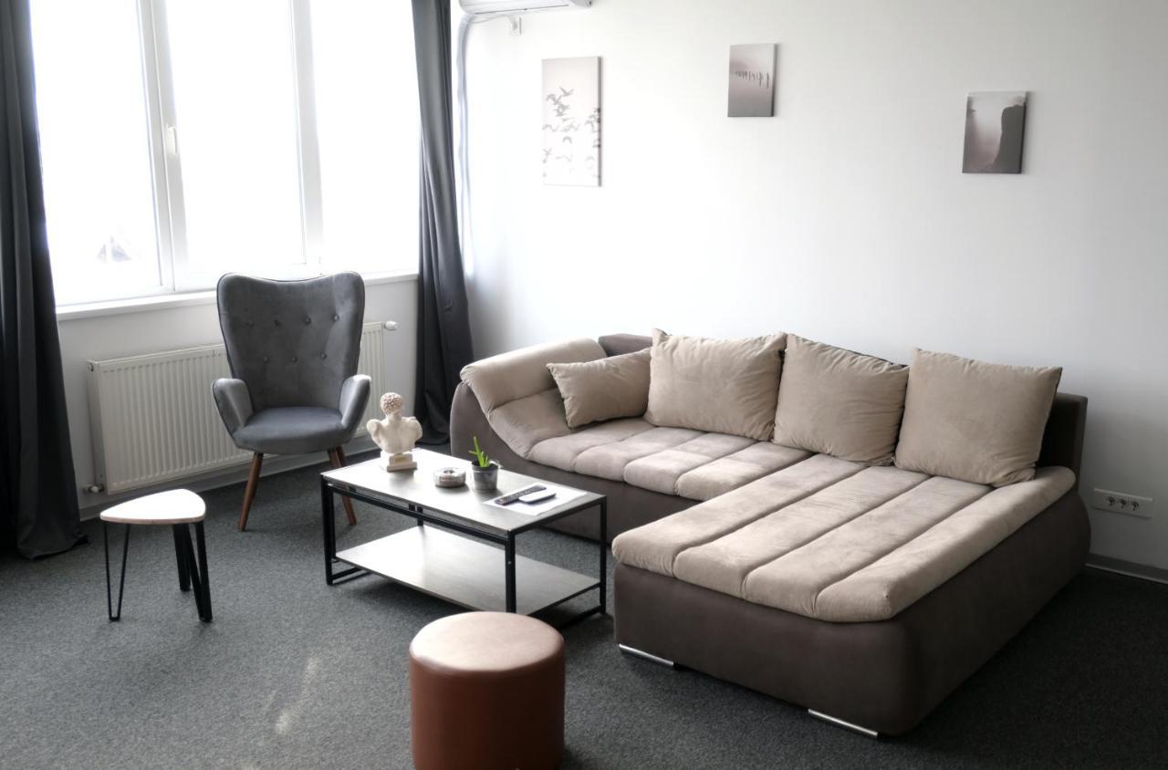 Luana Airport Apartments #3 Otopeni Exteriör bild